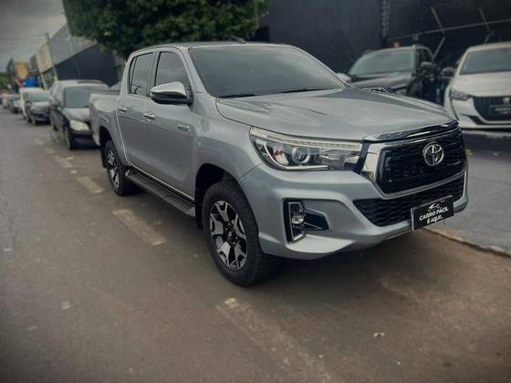 TOYOTA HILUX 2.8 SRX 4X4 CD 16V DIESEL 4P AUTOMÁTICO TOYOTA HILUX 2.8 SRX 4X4 CD 16V DIESEL 4P AUTOMÁTICO